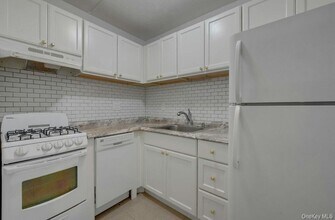 4 Consulate Dr in Eastchester, NY - Building Photo - Building Photo