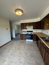 513 Kerry Dr, Unit # 101 in Winona, MN - Foto de edificio - Building Photo