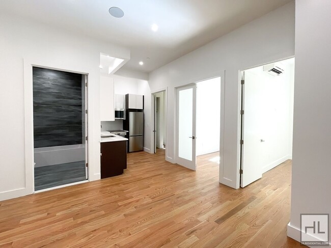 GRAND STREET / Spacious Williamsburg 3-Bed in Brooklyn, NY - Building Photo - Building Photo