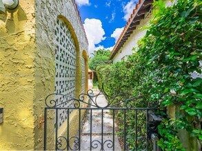 1214 Madrid St, Unit EFF in Coral Gables, FL - Building Photo - Building Photo