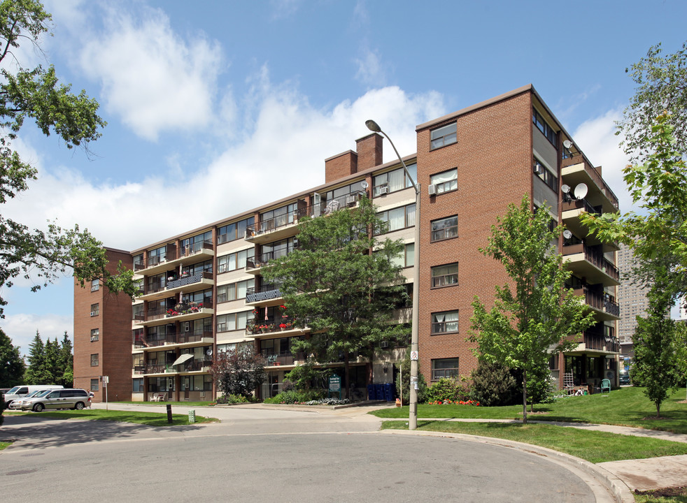 Grandstand Place in Toronto, ON - Building Photo