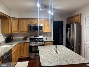 8 Delaware Dr in fieldsboro, NJ - Building Photo - Building Photo