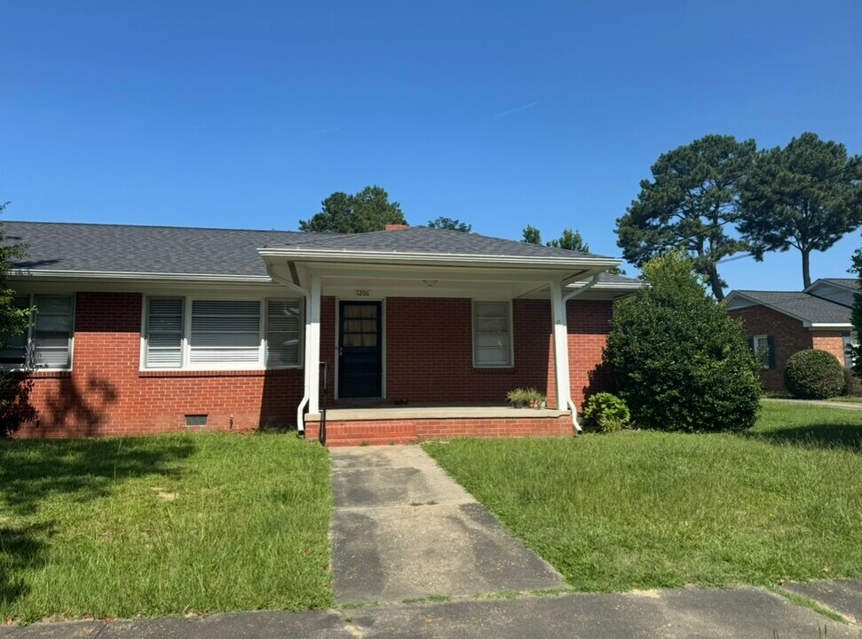 1206 S 9th St in Lillington, NC - Building Photo