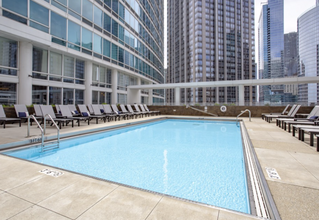 352 E Ohio St, Unit 2 in Chicago, IL - Foto de edificio - Building Photo
