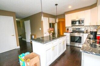 1310 Abbeyhill Dr in Worthington, OH - Building Photo - Building Photo