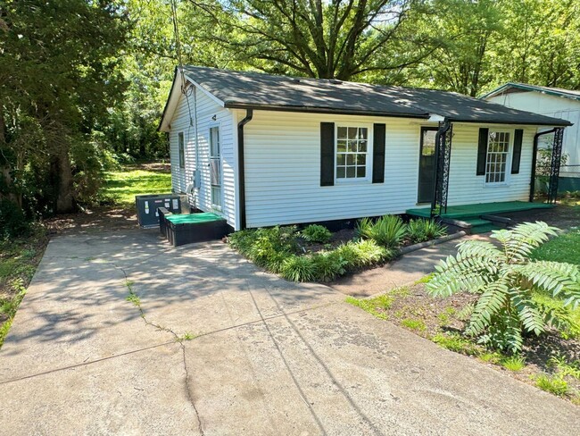 1118 Caldwell St in Statesville, NC - Building Photo - Building Photo