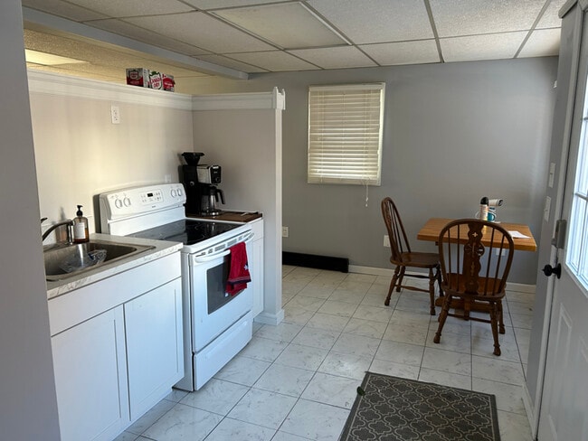 349 Naubuc Ave in Glastonbury, CT - Building Photo - Building Photo