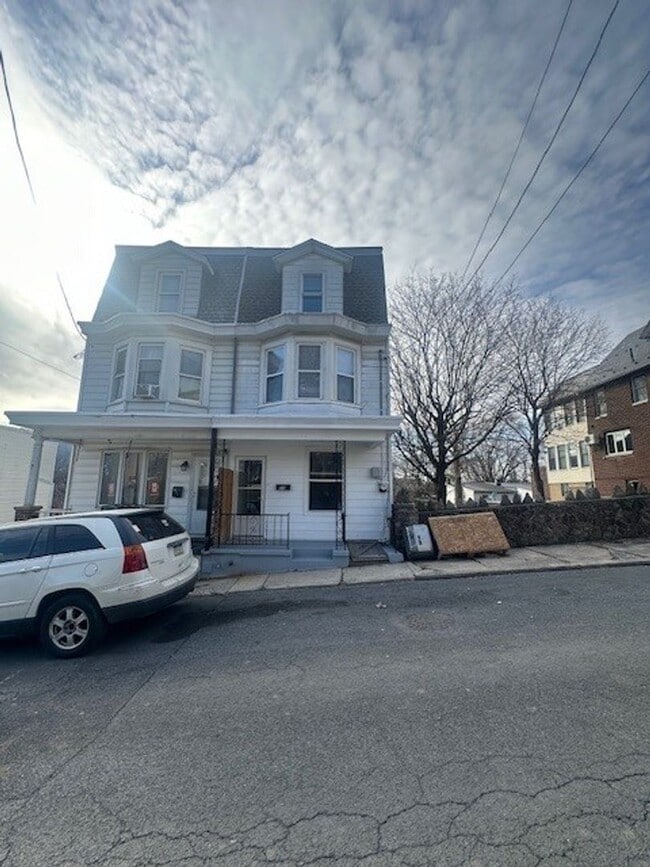 property at 229 N 9th St