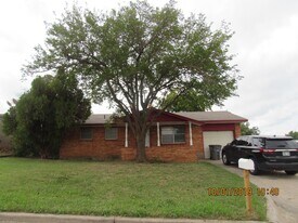 3416 NW Williams Ave in Lawton, OK - Building Photo