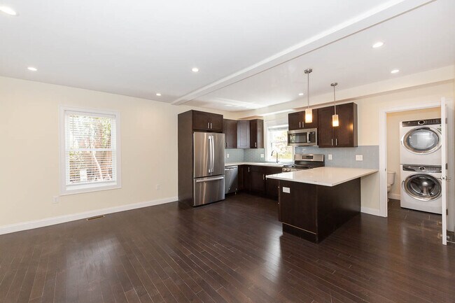 59-59 Catherine St in Boston, MA - Building Photo - Building Photo