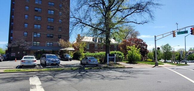 112 Washington St in East Orange, NJ - Building Photo - Building Photo