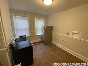 37 Forest St in Boston, MA - Building Photo - Building Photo