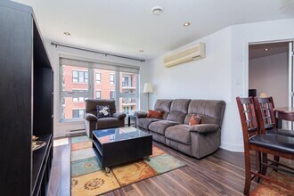 2555 Rue Grenet in Montréal, QC - Building Photo - Building Photo