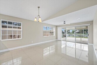 4197 Royal Oak Dr in Palm Beach Gardens, FL - Building Photo - Building Photo