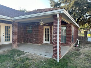 411 Grosbeak Street in Laredo, TX - Building Photo - Building Photo