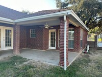 411 Grosbeak Street in Laredo, TX - Foto de edificio - Building Photo