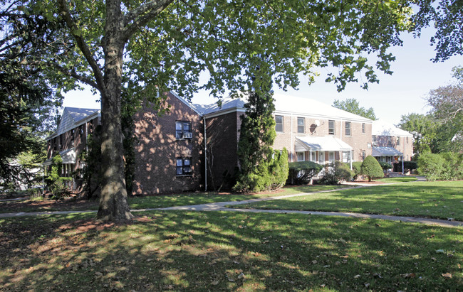 Maybrook Garden Apartments in Maywood, NJ - Foto de edificio - Building Photo