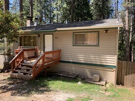 4924 Golden St in Pollock Pines, CA - Building Photo