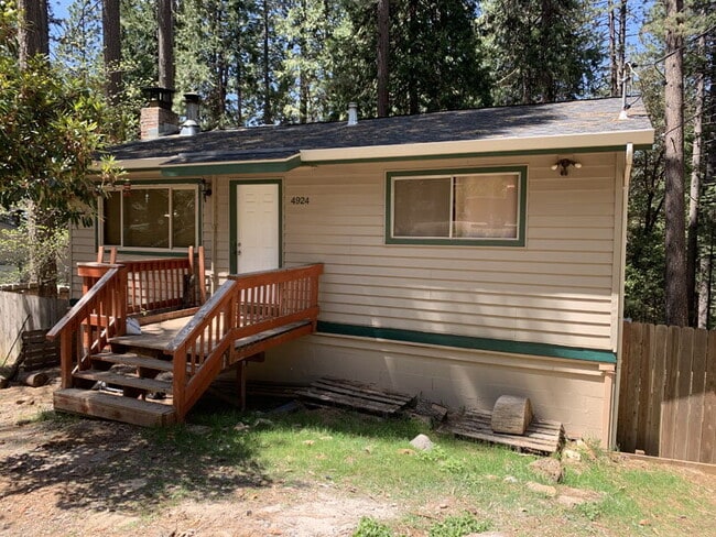 property at 4924 Golden St