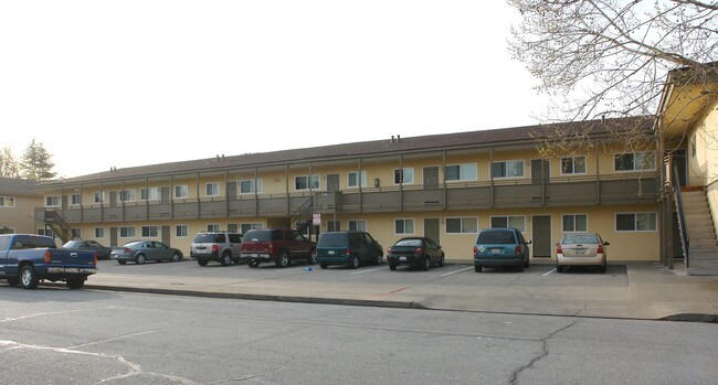 Connell Apartments in Gilroy, CA - Building Photo - Building Photo