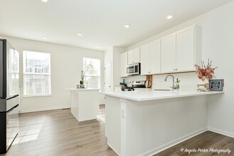 1004 Neubauer Circle in Lindenhurst, IL - Building Photo - Building Photo
