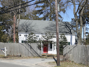 Baylis House Apartments in Melville, NY - Building Photo - Building Photo