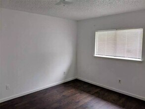 8715 Yvonne Dr in Houston, TX - Building Photo - Building Photo