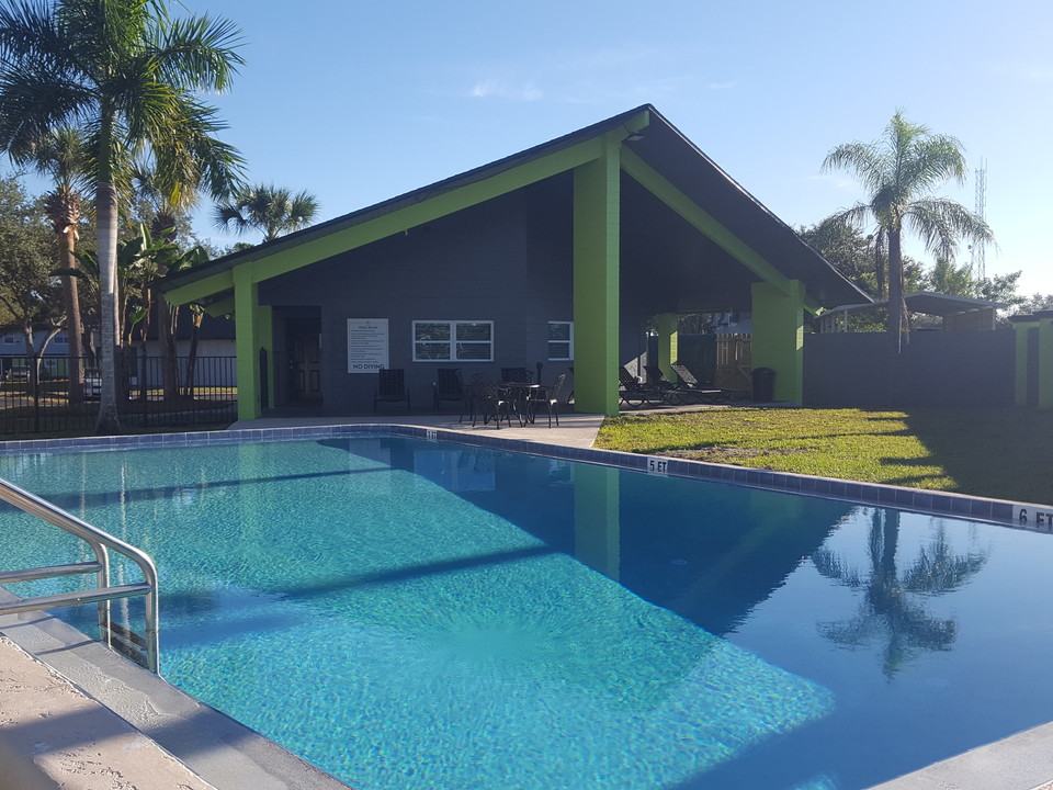 Oak Ridge Apartments in Largo, FL - Foto de edificio