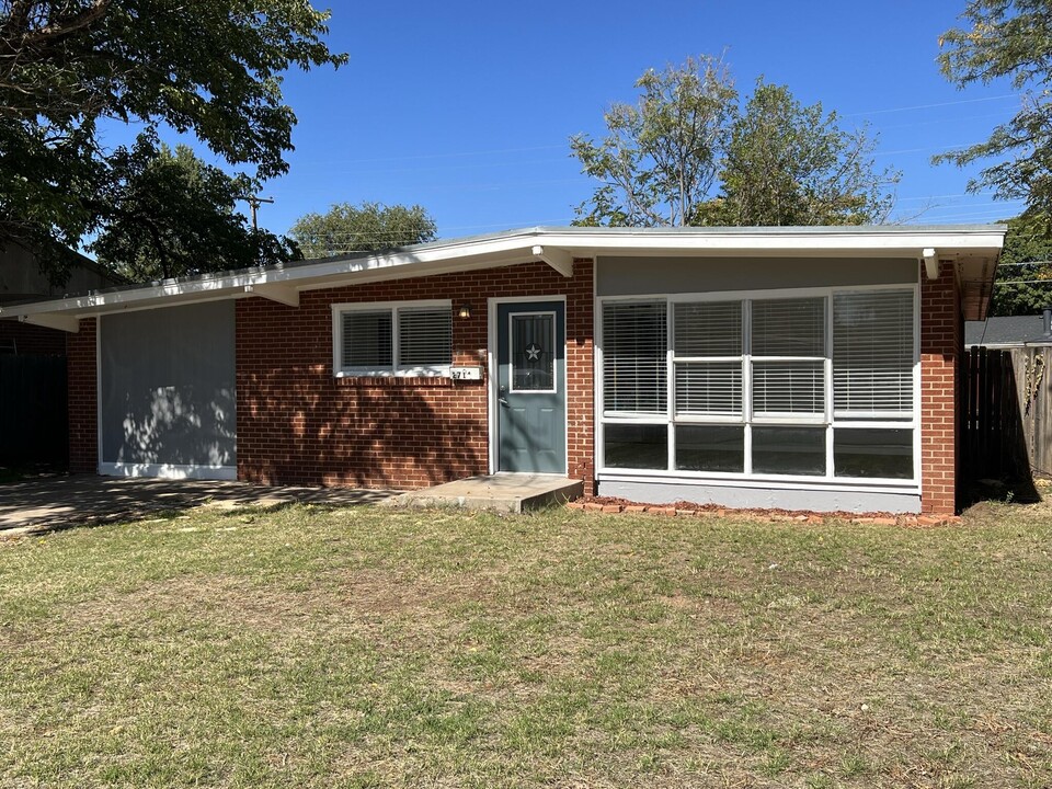 2714 62nd St in Lubbock, TX - Building Photo