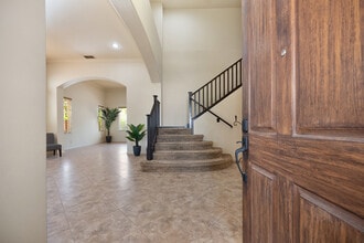 8441 Briggs Dr in Roseville, CA - Foto de edificio - Building Photo