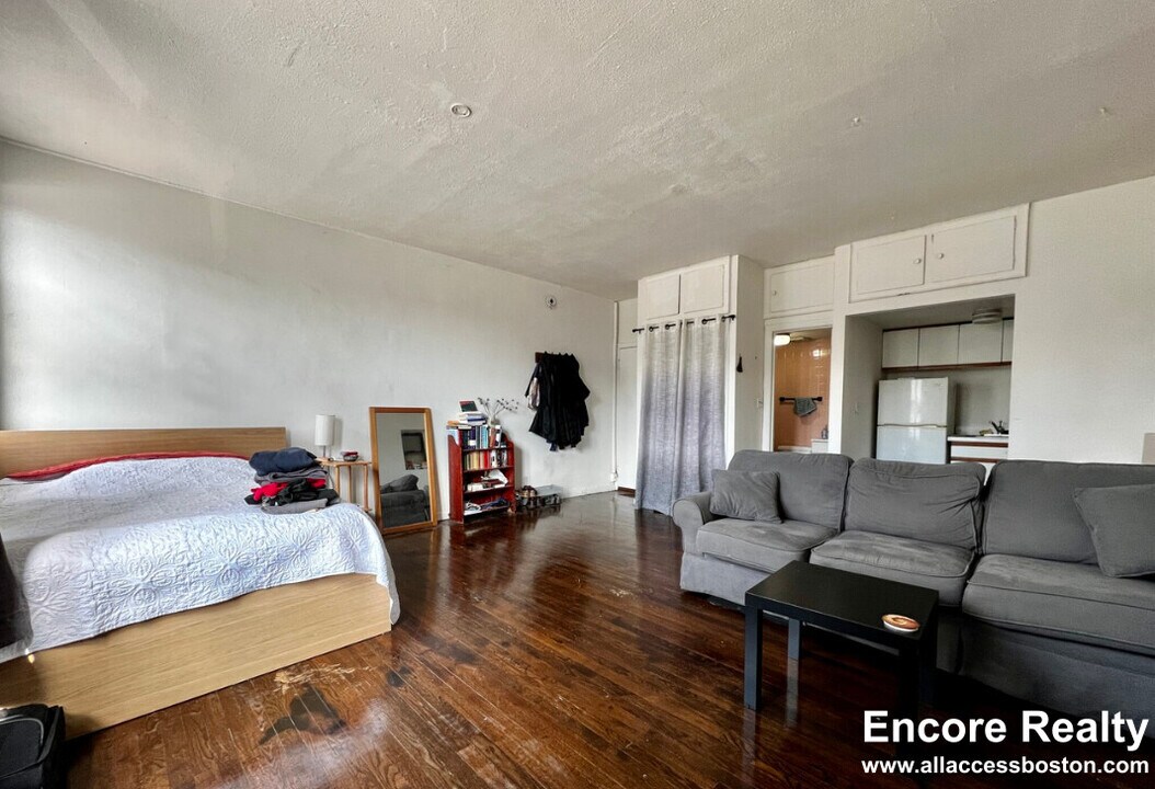 153 Brighton Ave, Unit 18 in Boston, MA - Building Photo