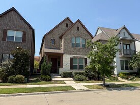 620 Courtyard Ln in Irving, TX - Building Photo