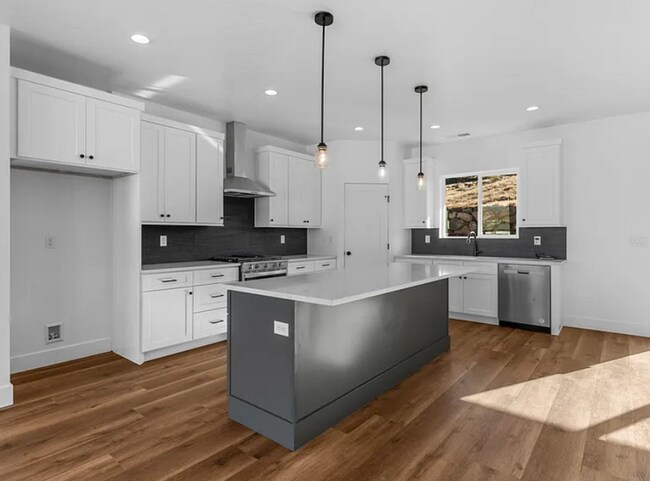 656 E Desert Cactus Dr in Washington, UT - Building Photo - Building Photo