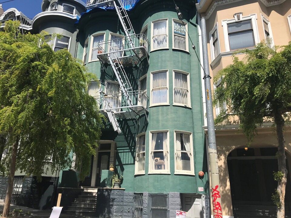 1320 McAllister in San Francisco, CA - Building Photo