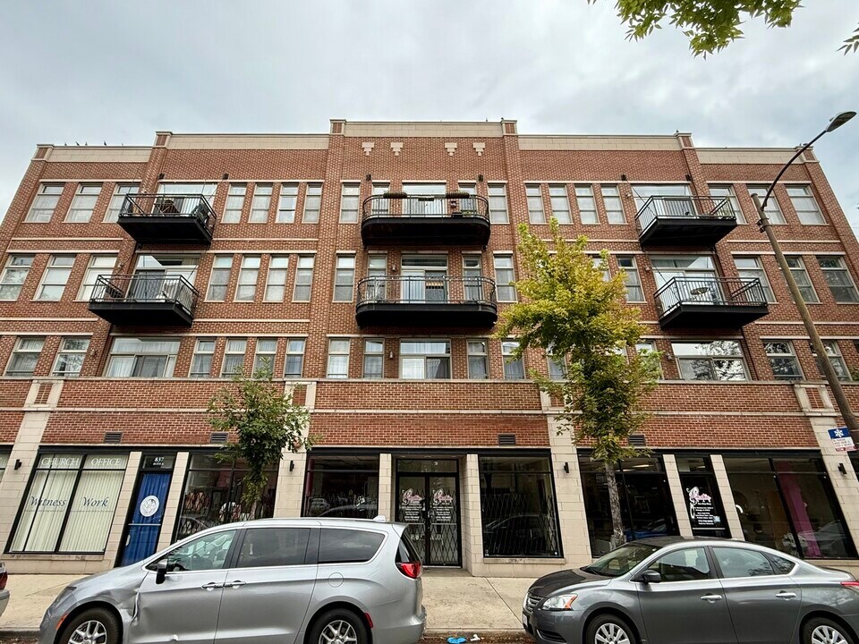 837 S Western Ave in Chicago, IL - Building Photo