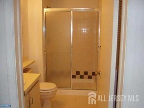 40 Holly Ct in Hamilton Township, NJ - Building Photo - Building Photo