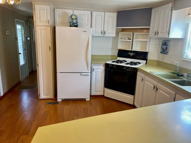 825 W Colonial Cir in Daytona Beach, FL - Building Photo - Building Photo