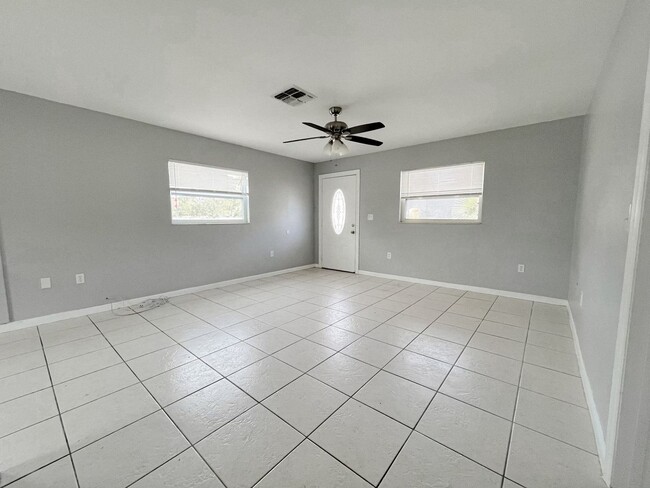 1601 Swordbill Dr in Holiday, FL - Building Photo - Building Photo