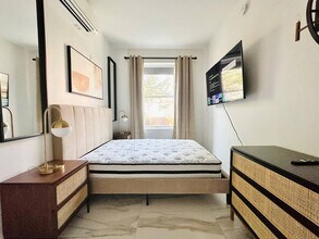 Furnished room/NOT APARTMENT in Brooklyn, NY - Foto de edificio - Building Photo