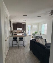 1946 Dawnelle Way in Sacramento, CA - Building Photo - Building Photo