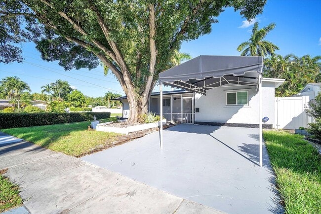 property at 1125 N 13th Ct