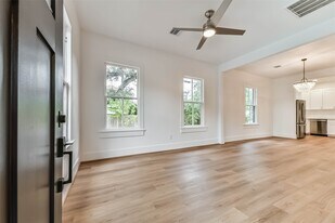 1616 38th St in Galveston, TX - Building Photo