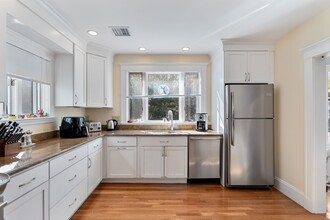 12 Endicott Rd in Arlington, MA - Building Photo - Building Photo