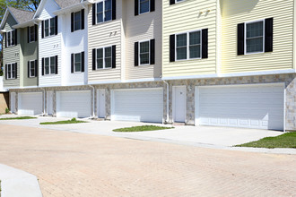 City Center Townhomes in Davenport, IA - Foto de edificio - Building Photo