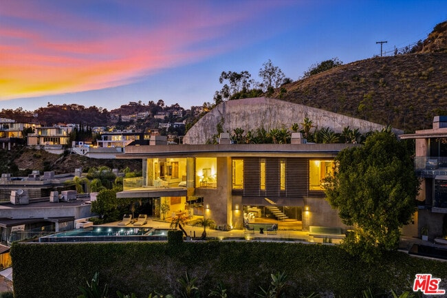 property at 1738 Viewmont Dr