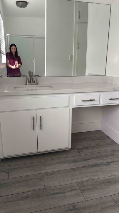 18200 Killion St in Los Angeles, CA - Building Photo