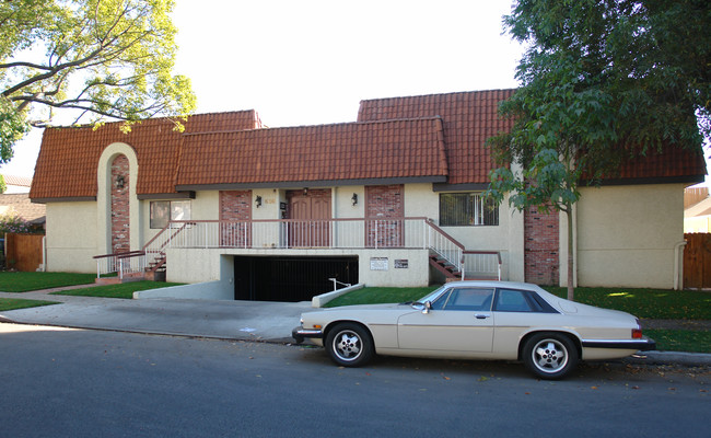 630 E Garfield Ave in Glendale, CA - Building Photo - Building Photo