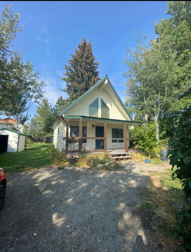 property at 601 E Helena Ave