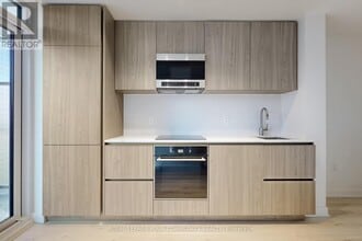 110 Broadway Ave in Toronto, ON - Building Photo - Building Photo