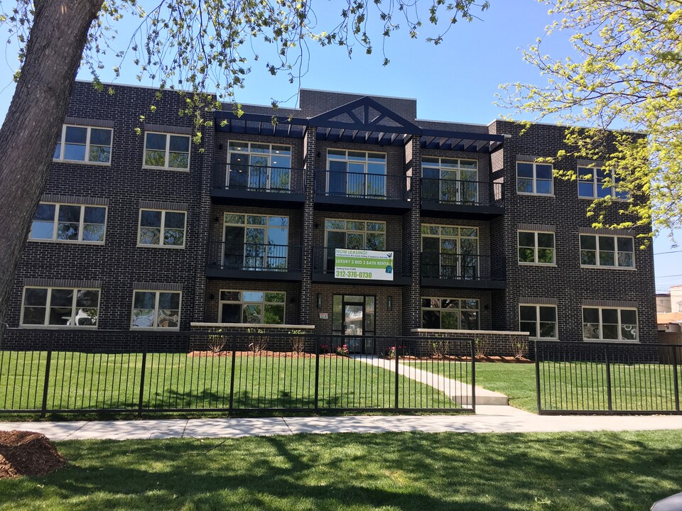 2738 N Sayre Ave in Chicago, IL - Building Photo